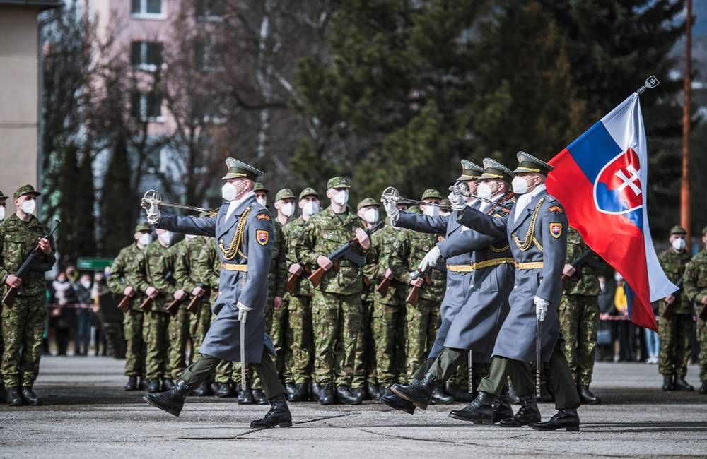 V Martine zložilo prísahu takmer 200 nových profesionálnych vojakov, vyše štvrtinu z nich tvoria ženy 