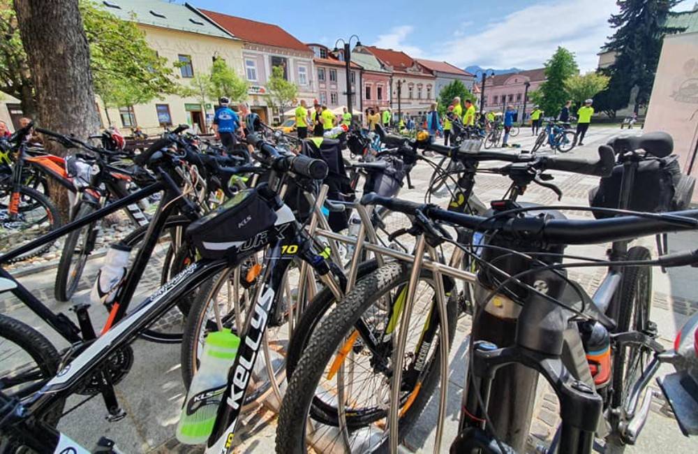 FOTO: Cyklisti so sklerózou multiplex sa v rámci podujatia Od Tatier k Dunaju zastavili v Liptovskom Mikuláši