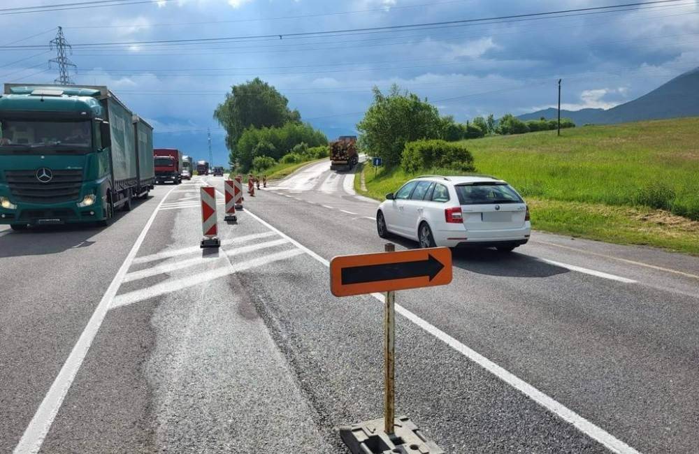 Na hlavnom ťahu zo Žiliny do Vrútok pracujú cestári, diaľnicu D1 pri Bytči blokuje dopravná nehoda