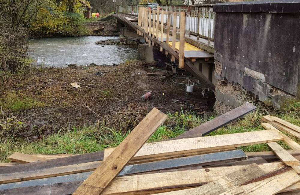 Foto: Most ponad rieku Varínka čaká rekonštrukcia trvajúca osem mesiacov, premávka bude púšťaná striedavo