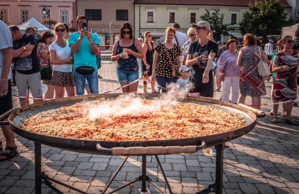 V Žiline chcú prekonať rekord v príprave najväčšej omelety na Slovensku, použijú na ňu až 1022 vajec