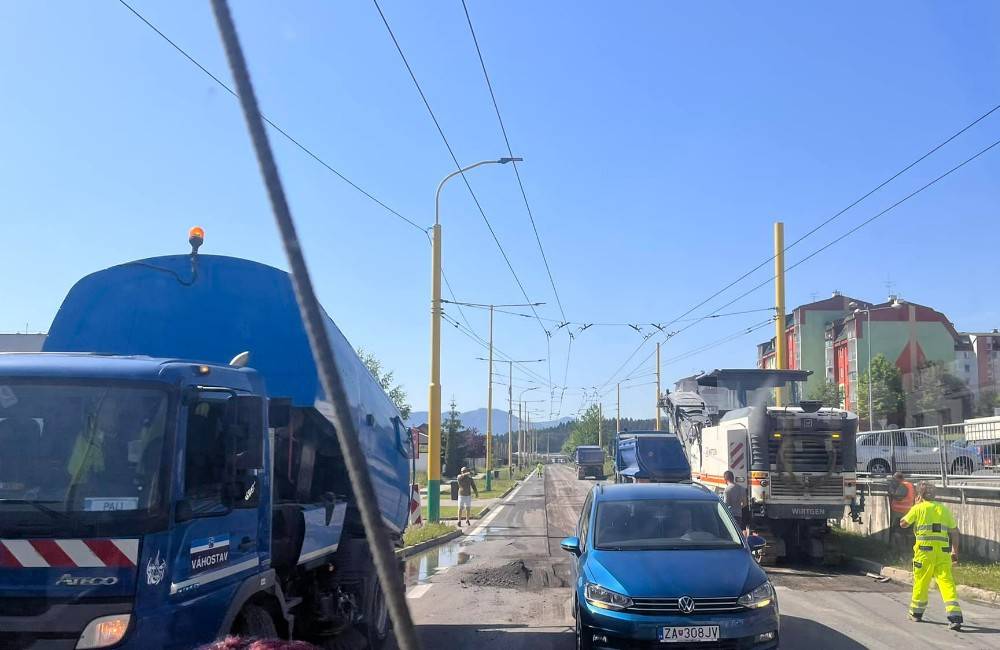 Foto: Na žilinskom sídlisku Hájik začali s opravou cesty, premávka bude obmedzená do konca týždňa