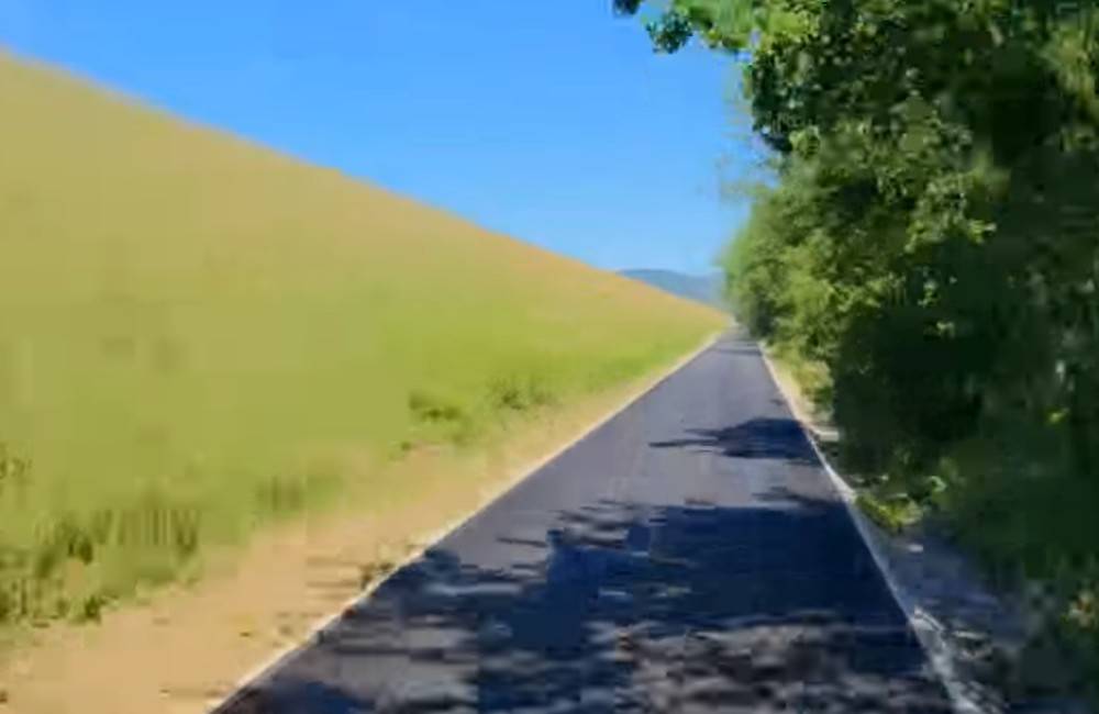 Foto: VIDEO: Na niektorých častiach nového úseku Vážskej cyklotrasy už realizujú asfaltový koberec