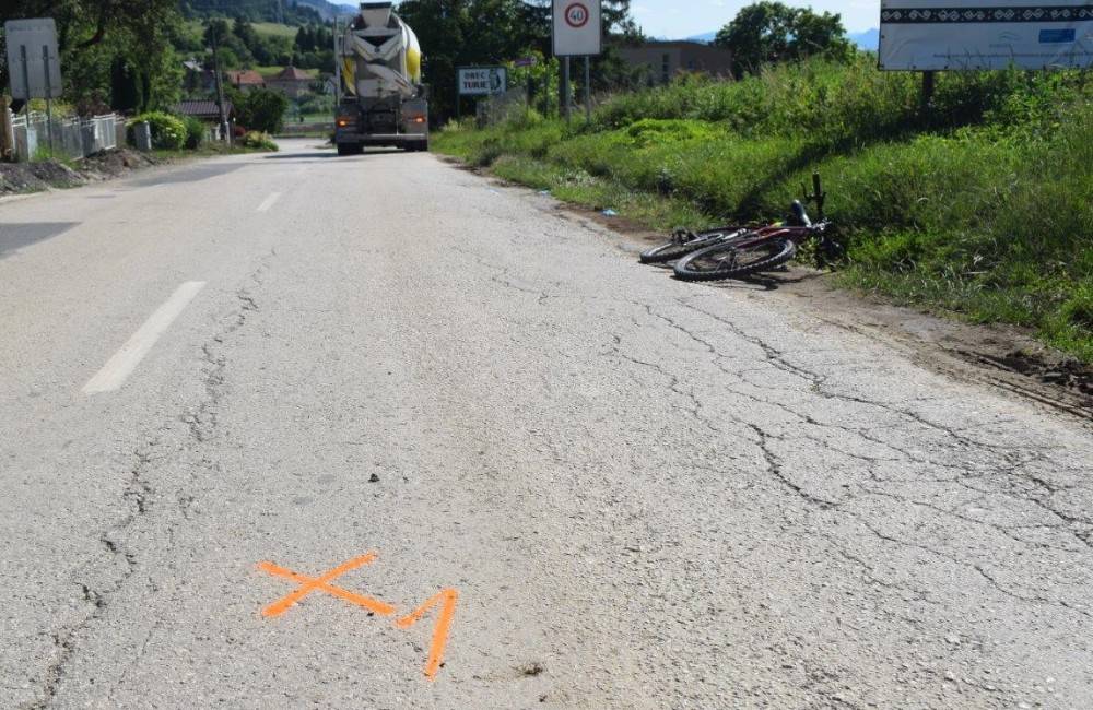 Polícia hľadá svedkov nehody pred obcou Turie, pri ktorej bol ťažko zranený cyklista