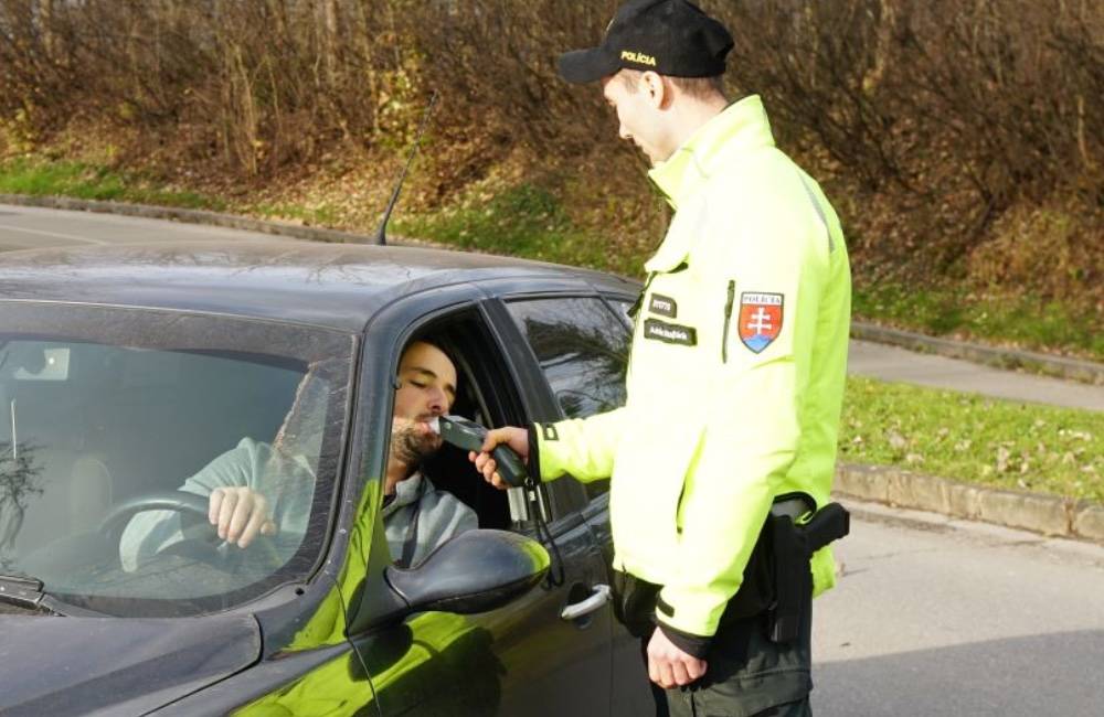 Foto: Policajti v Žilinskom kraji odhalili desiatky podnapitých vodičov, počet kontrol na cestách sa preto zvýšil