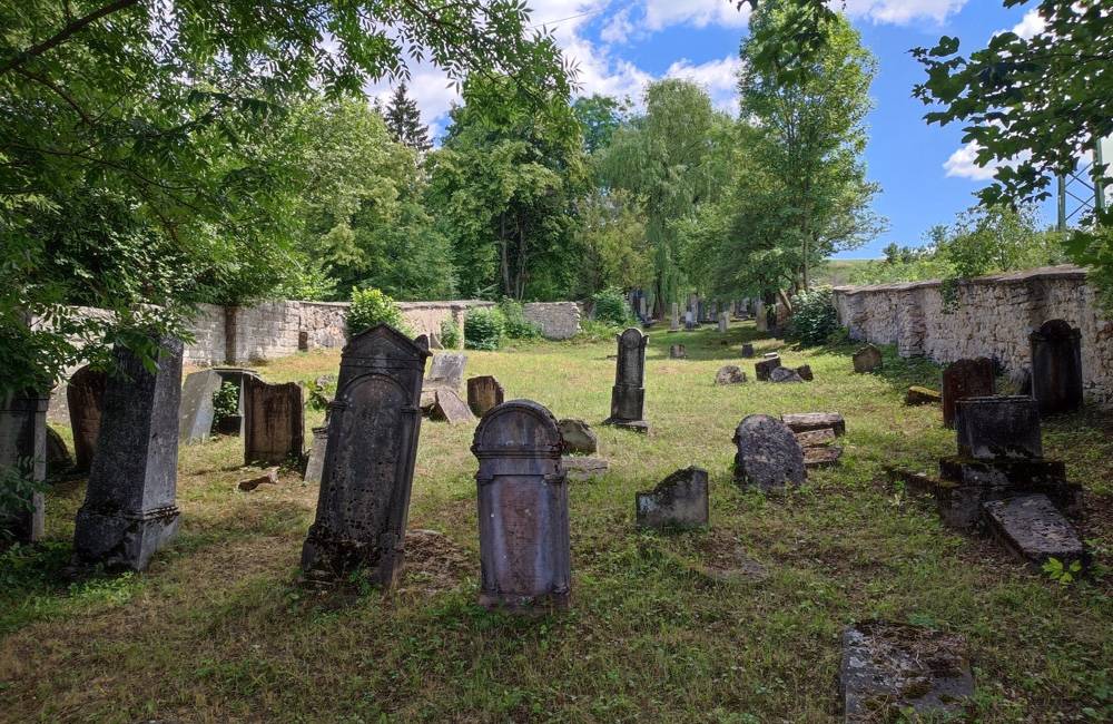 Cintorín v Rajci pripomínajúci existenciu židovskej komunity v Rajeckej doline chcú vyhlásiť za národnú pamiatku