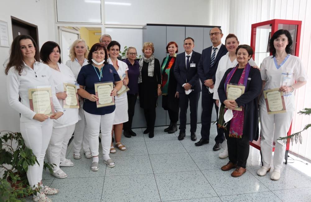 Spolupráca žilinskej nemocnice a občianskeho združenia Priatelia Stonožky prinesie na oddelenia nové vybavenie