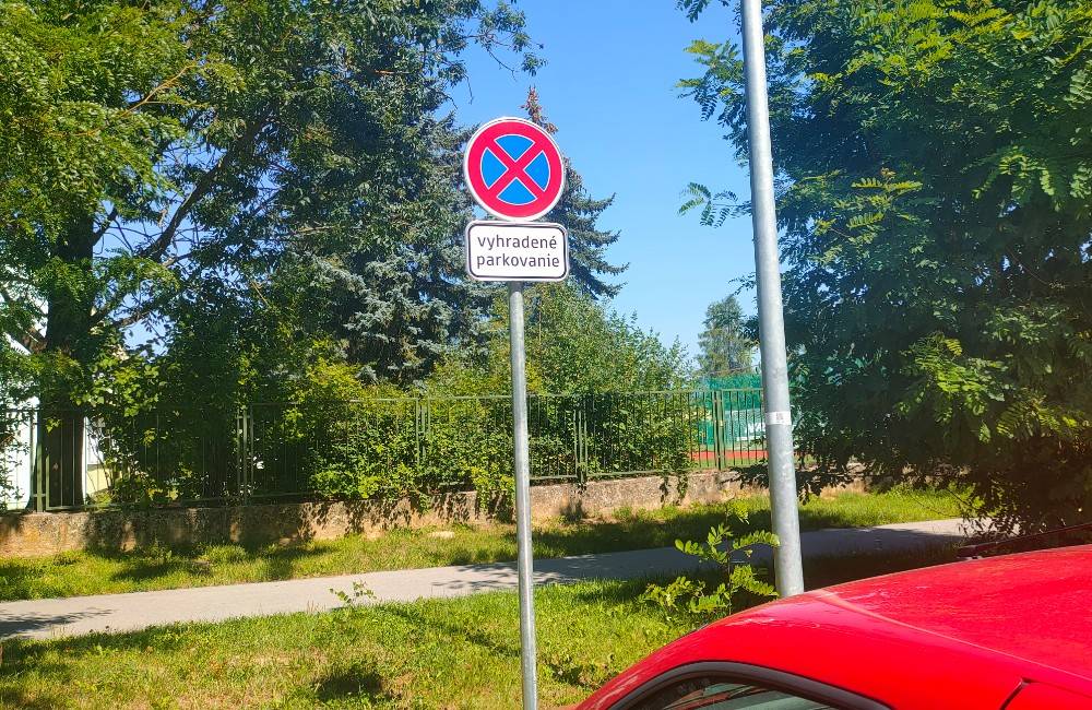 Prečo na žilinských sídliskách pribúdajú vyhradené parkovacie miesta s novým značením?