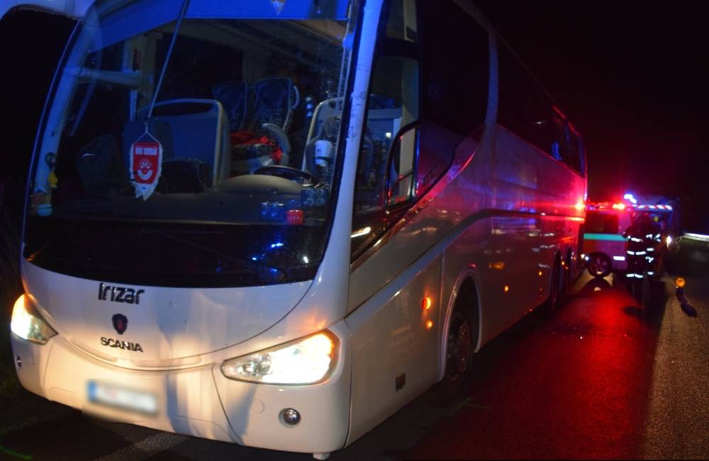 V Ružomberku došlo k nehode nákladného auta a autobusu, tri zranené osoby previezli do nemocnice