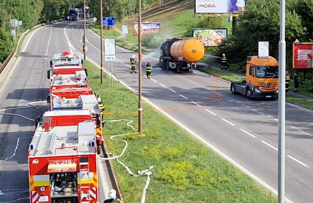 Foto: VIDEO: Na Košickej ulici horel kamión, premávka je úplne zastavená v obidvoch smeroch