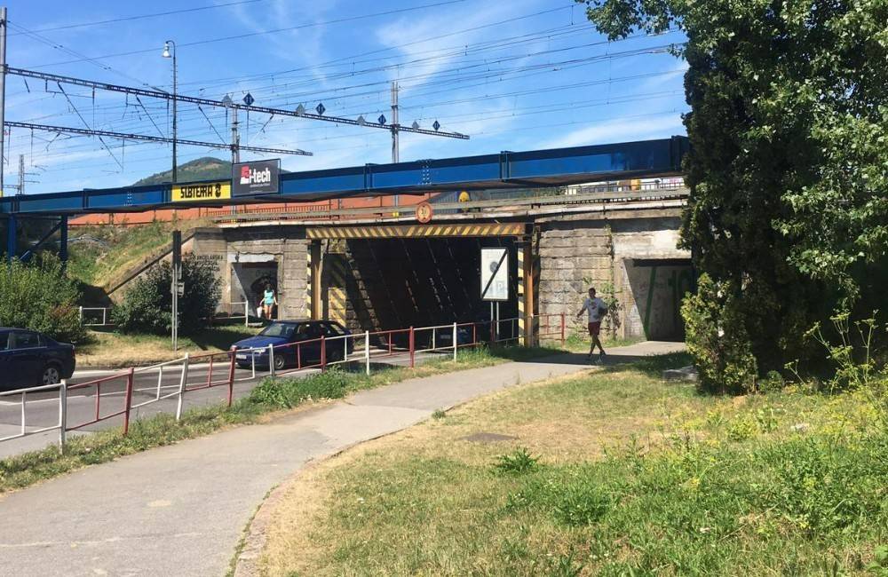 Pre odstraňovanie mostnej konštrukcie v Žiline bude počas nedele zastávka Kysucká dočasne zrušená