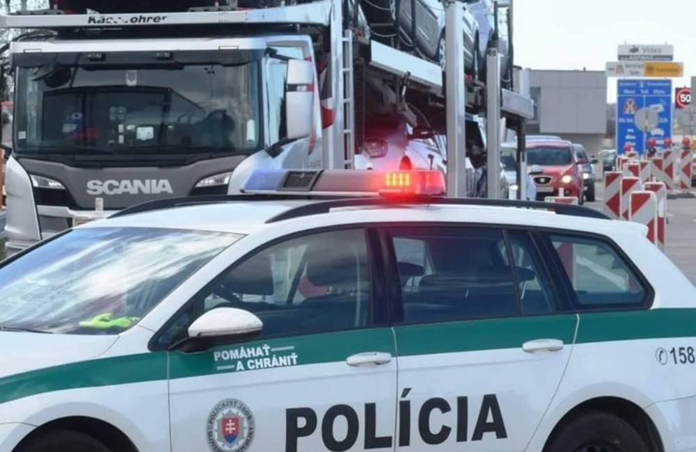 Kamióny budú po slovenských cestách jazdiť aj počas sviatku SNP, výnimku udelila vodičom polícia