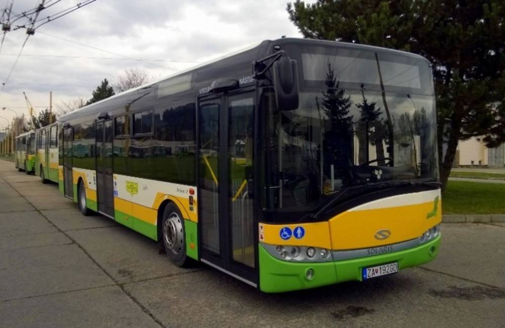 Trolejbusy v Žiline nepremávali takmer hodinu, dôvodom bolo poškodené trolejové vedenie na križovatke