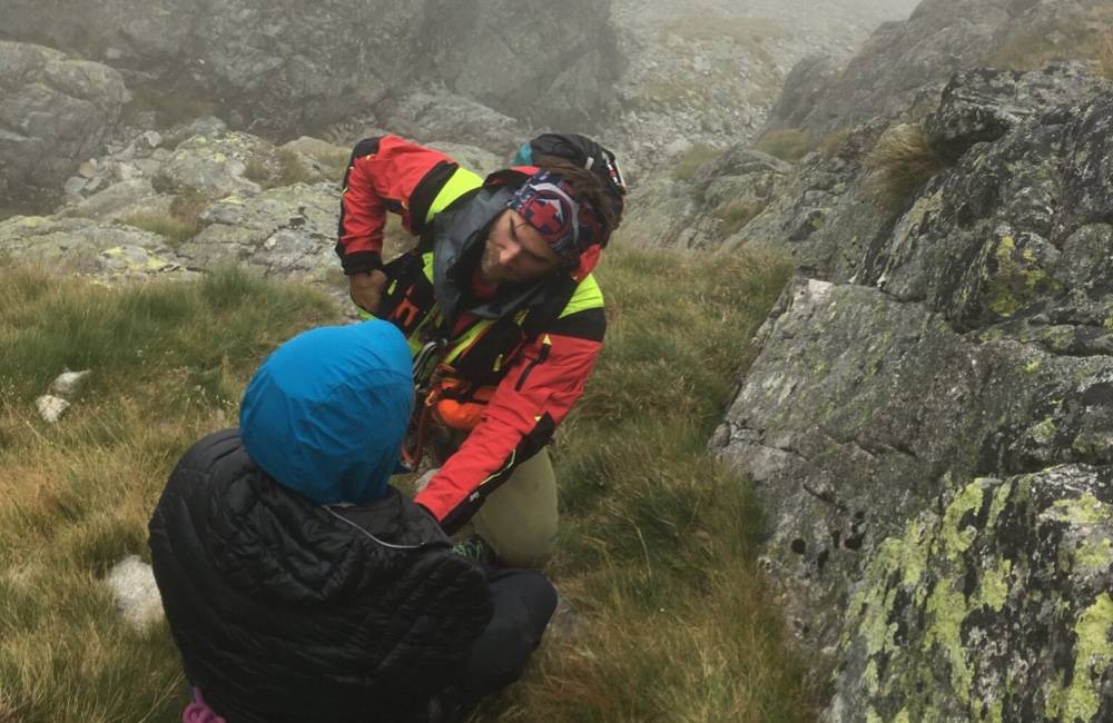 Foto: Vo Velickej stene vo Vysokých Tatrách vypadol 34-ročný horolezec. Pomôcť mu musela Horská záchranná služba
