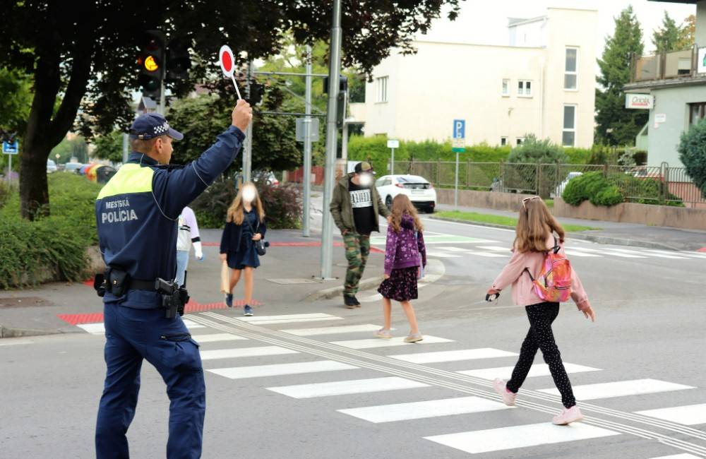 Foto: Žilina sa opäť zaplní školákmi, počas prvého dňa budú na kritické priechody dohliadať mestskí policajti