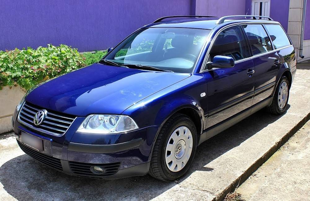 Na žilinskom sídlisku Vlčince cez víkend ukradli modrý Volkswagen Passat, na prípad upozornila HAKA