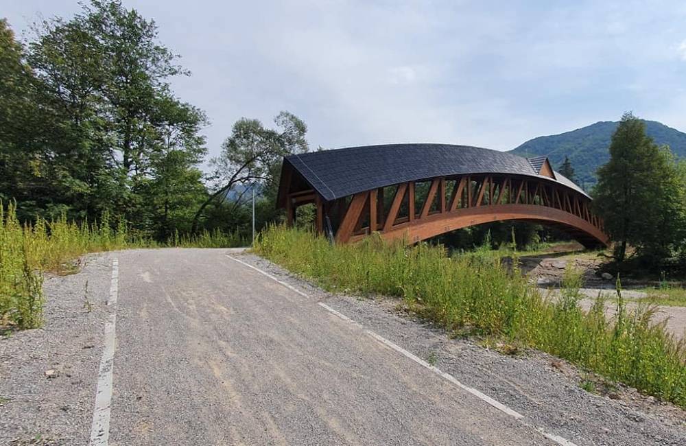 Foto: Výstavba cyklomagistrály, ktorá spojí Žilinu s Terchovou je ukončená, trasa prechádza cez desať drevených mostov