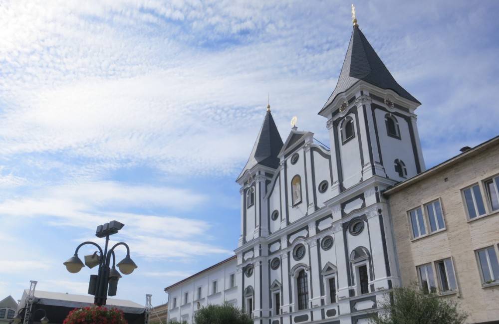 Zreštaurovaný Sirotár a kláštor na Mariánskom námestí v Žiline rozsvietia v symbolický čas