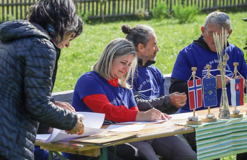 Foto: Žilinská župa rieši vodozádržné opatrenia pre Rajčanku, v parku Drienová bolo podpísané memorandum o spolupráci