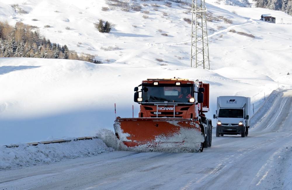 Foto: Žilinský kraj sa pripravuje na zimnú údržbu ciest, náklady oproti minulému roku stúpnu o 1,8 milióna