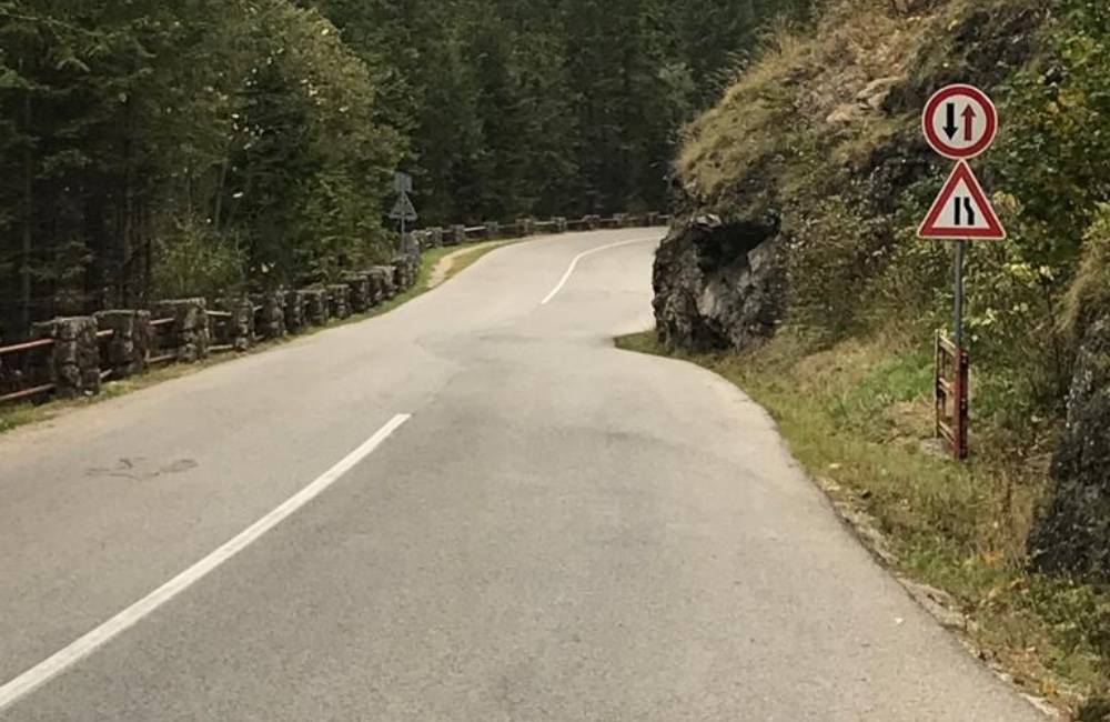 Foto: Cesta do Vrátnej doliny je úplne uzavretá, dôvodom je športové podujatie Terchovský polmaratón