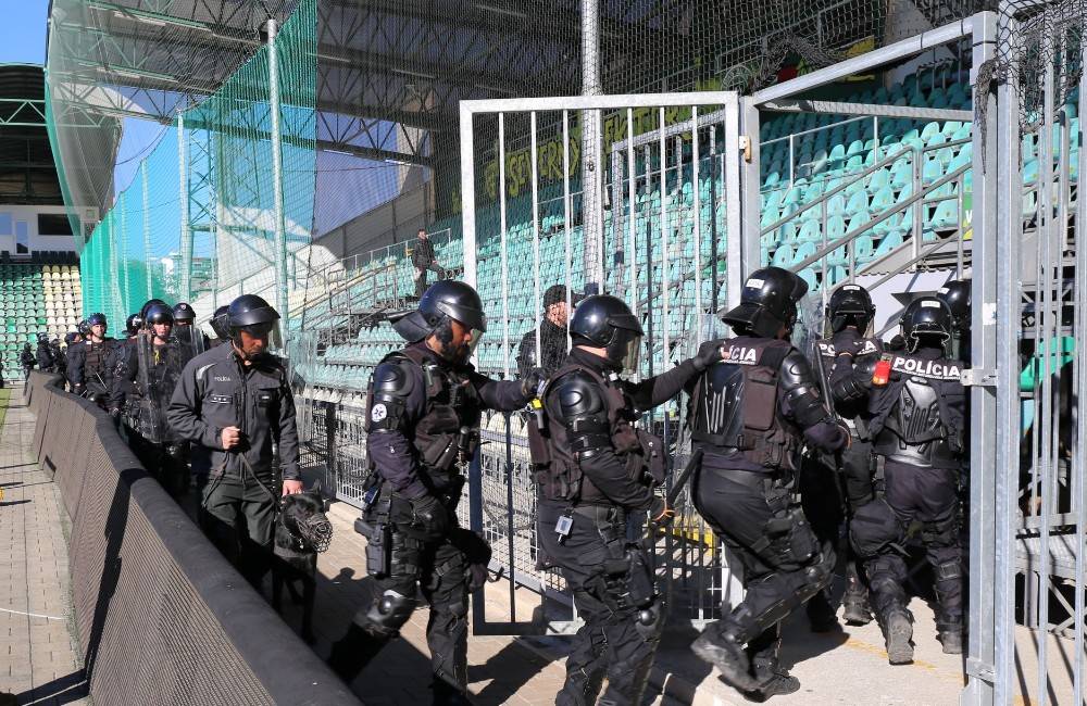 Foto: Kvôli futbalovému zápasu budú dnes v Žiline platiť rôzne obmedzenia, polícia ho označila za rizikový
