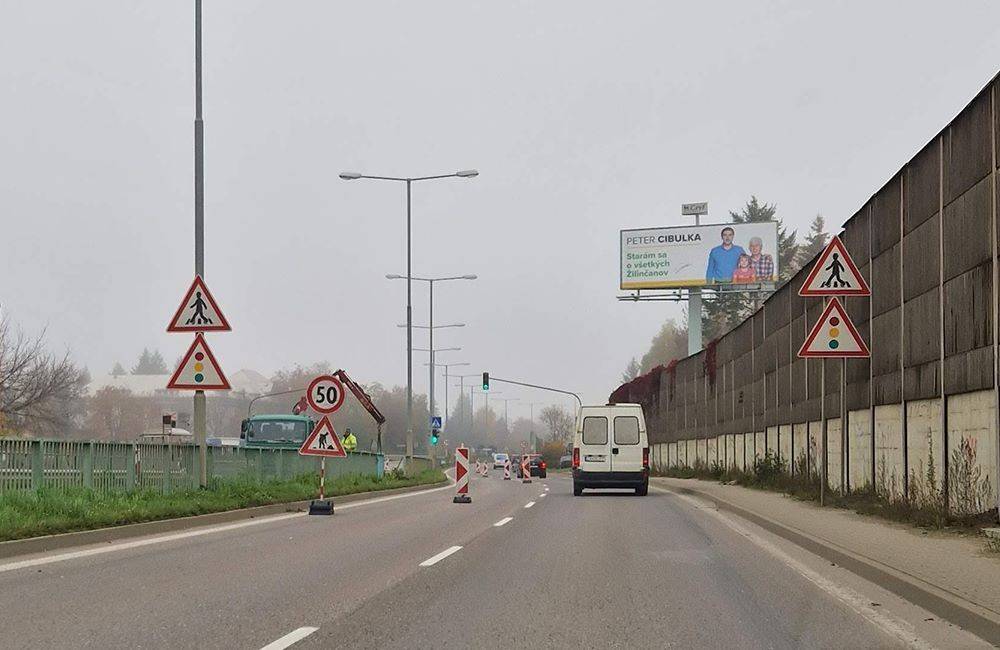Foto: Zábradlie na Rajeckej ceste v Žiline poškodené dopravnými nehodami je minulosťou, začala sa jeho výmena