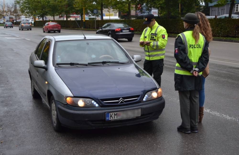 Foto: Polícia odhalila dve ženy z Kysúc, ktoré šoférovali s 2,4 promile. Jedna z nich spôsobila aj nehodu