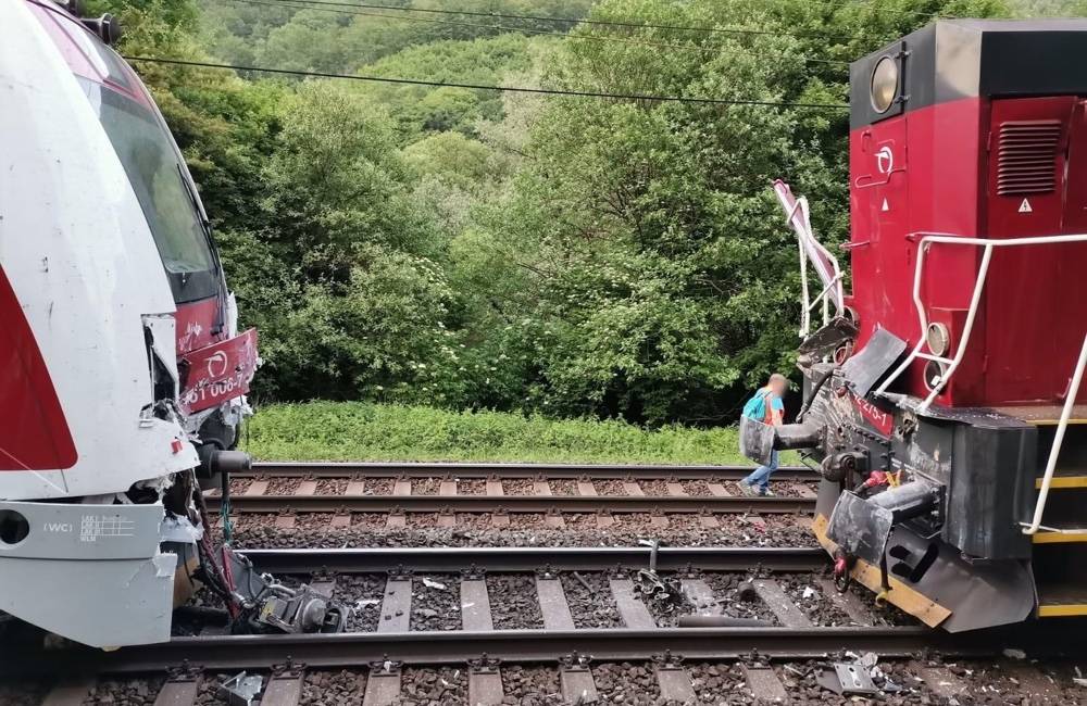 Júnovú nehodu vlakov pri Vrútkach, pri ktorej sa zranilo 74 ľudí, zavinil rušňovodič