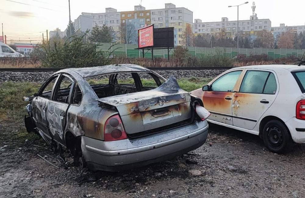 Foto: VIDEO: V Žiline v noci zhorelo  auto, lokalita je známa odčerpávaním pohonných látok z nádrží vozidiel