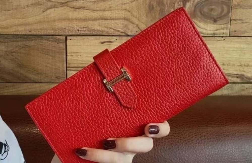 Staršej pani v Žiline ukradla neznáma žena peňaženku s 5 eurami, majiteľka ju hľadala kvôli fotkám rodiny