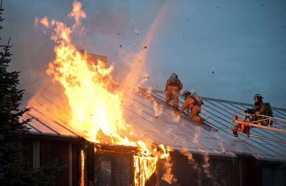 Foto: Počas včerajšej noci horeli v Žilinskom kraji dva rodinné domy