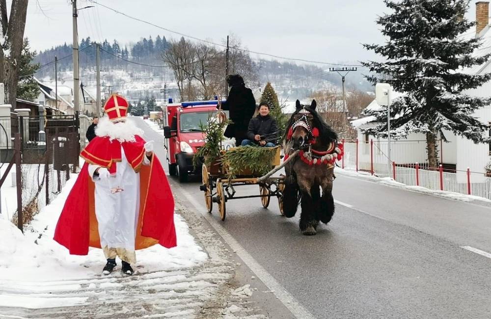 Foto: Mikuláš s anjelom a čertom zavítajú v druhú adventnú nedeľu aj do Skanzenu vo Vychylovke