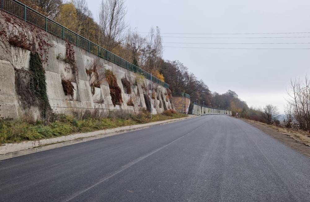 Foto: Rekonštrukciu cesty z Budatína do Tepličky nad Váhom dokončia až v máji, zhotoviteľ má zimnú prestávku