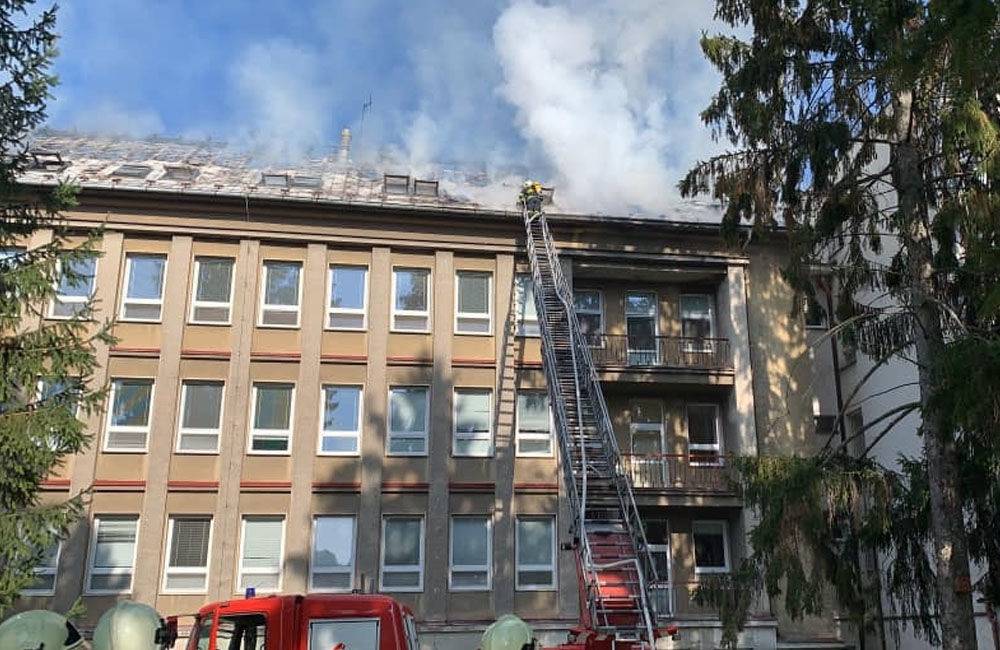 Foto: Vojenská nemocnica v Ružomberku spúšťa rekonštrukciu chirurgického pavilónu po minuloročnom požiari