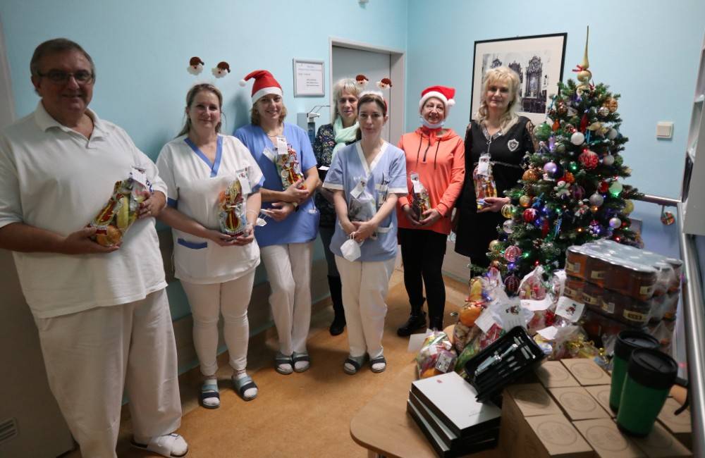 Foto: Žilinské Venuše priniesli do nemocnice mikulášske dary pre pacientov, ktorí tiež bojujú s rakovinou