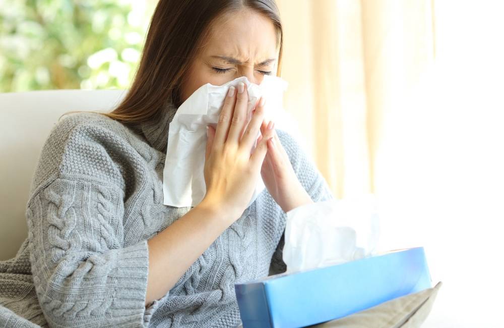 Počet chorých na chrípku a akútne respiračné ochorenia stúpa, niektoré školy prerušili výuku