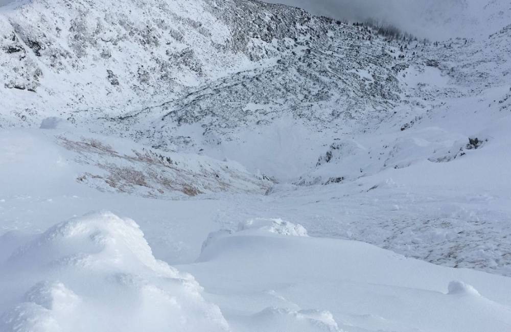 Na horách začína sezóna lavín, snehová pokrývka dosahuje na niektorých miestach vyše pol metra