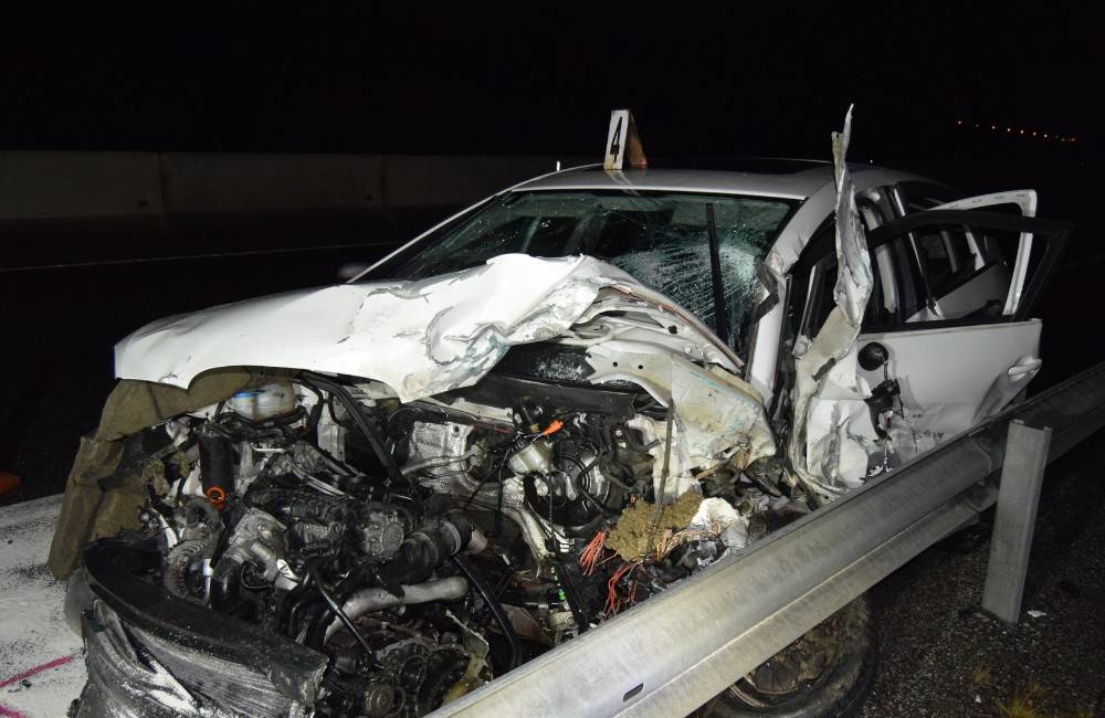 Čelnú zrážku na diaľnici D1 v smere z Popradu na Liptovský Mikuláš neprežil 60-ročný vodič