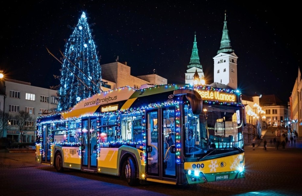 Žilinský vianočný trolejbus už tretíkrát vyhral medzinárodnú súťaž o najkrajšie vyzdobené vozidlo