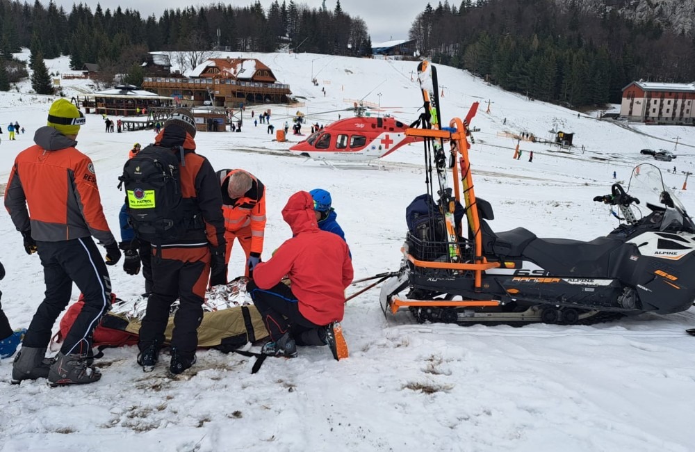 Foto: VIDEO: Snowboardista si na Malinom Brde zranil chrbticu, odviezol ho vrtuľník zo Žiliny