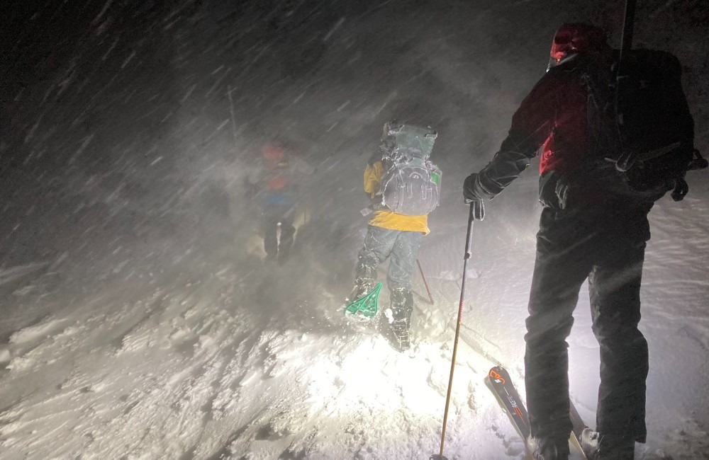 Foto: Českí turisti dezorientovaní v snehu a prudkom vetre požiadali o pomoc horských záchranárov v Malej Fatre