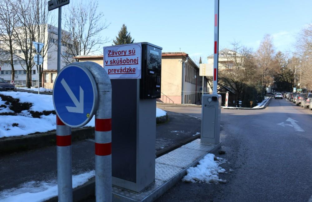 Foto: Žilinská nemocnica spúšťa skúšobnú prevádzku prejazdových rámp, systém parkovania sa nemení