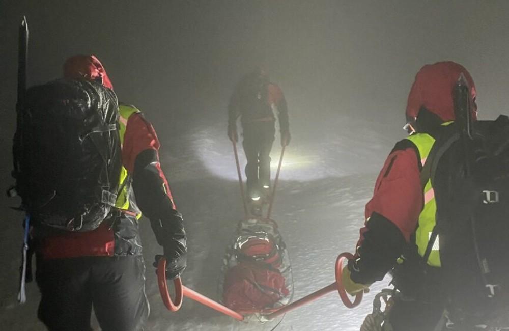 Foto: Vyčerpaní turisti stále pribúdajú. Horskí záchranári vyzývajú na precíznejšiu prípravu návštevy hôr v zime