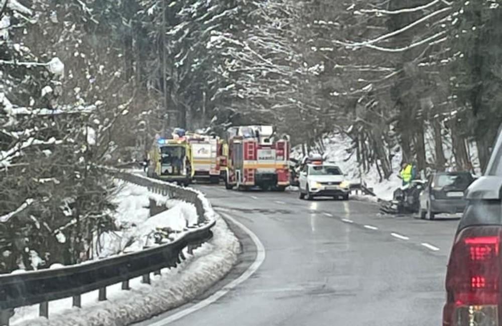 Foto: Kvôli nehode troch áut na Orave dočasne uzatvárajú horský priechod Príslop v oboch smeroch