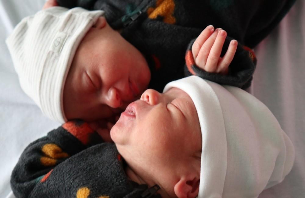 Foto: Vo februári sa v žilinskej nemocnici narodili až štyri páry dvojičiek, najčastejšie mená boli Filip či Tereza