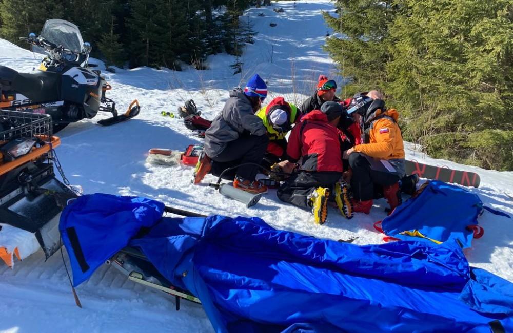 V piatok sa zranili desiatky lyžiarov, do Žiliny odviezli 9-ročného chlapca s úrazom chrbtice