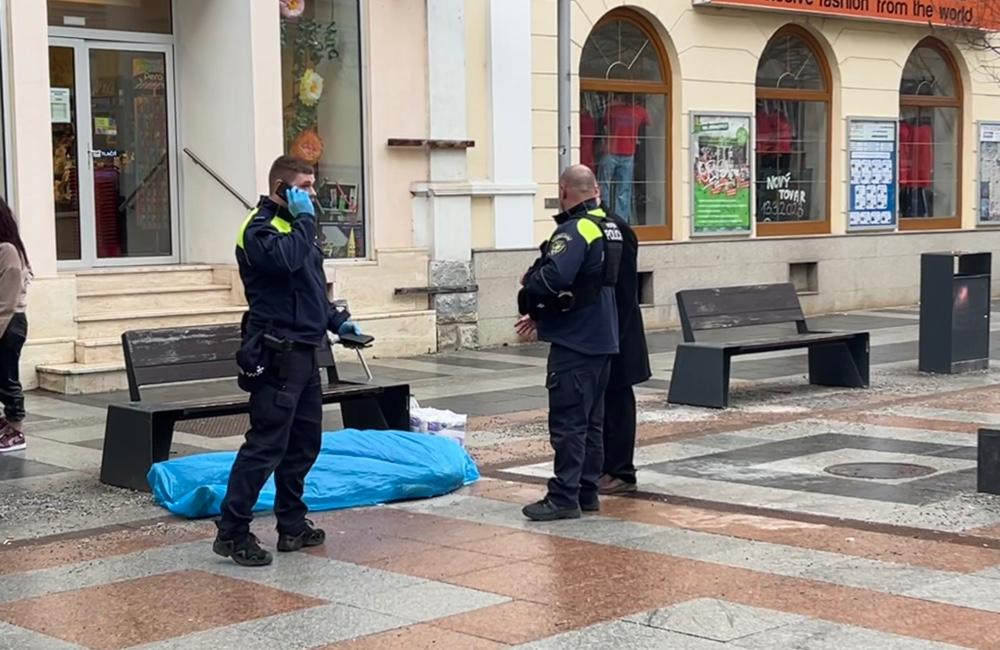 Na Národnej ulici v Žiline našli ležať mŕtveho muža, na mieste sa nachádzajú záchranári aj polícia
