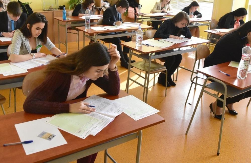 Foto: Viac ako 41-tisíc študentov píše tento týždeň maturitnú škúšku, takéto sú zadania slohových prác