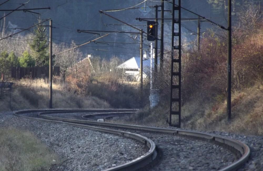 Foto: Vlaky medzi Žilinou a štátnou hranicou na Kysuciach nepremávajú, dôvodom je porucha na koľaji